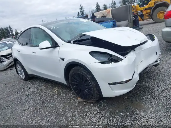 7SAYGAEEXPF647352 2023 TESLA MODEL Y - Image 1