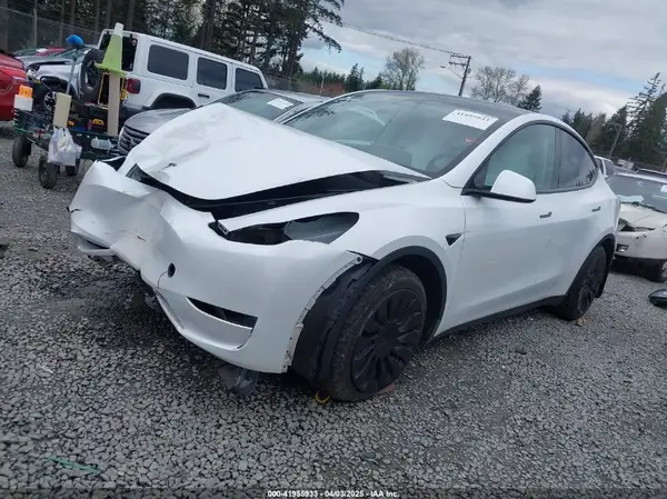 7SAYGAEEXPF647352 2023 TESLA MODEL Y - Image 2
