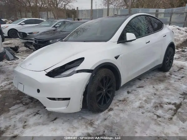 7SAYGAEEXPF662319 2023 TESLA MODEL Y - Image 2