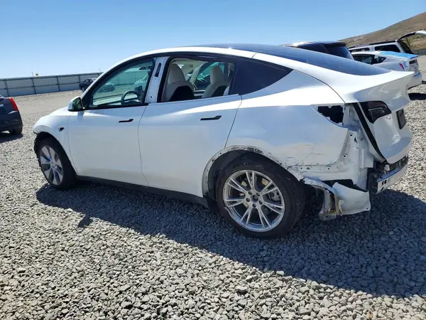 7SAYGAEEXPF688788 2023 TESLA MODEL Y - Image 2
