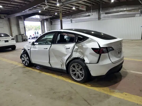7SAYGAEEXPF690959 2023 TESLA MODEL Y - Image 2