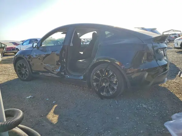 7SAYGAEEXPF706867 2023 TESLA MODEL Y - Image 2