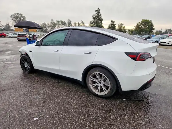 7SAYGAEEXPF751856 2023 TESLA MODEL Y - Image 2