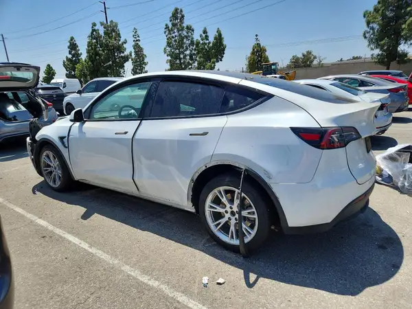 7SAYGAEEXPF759990 2023 TESLA MODEL Y - Image 2