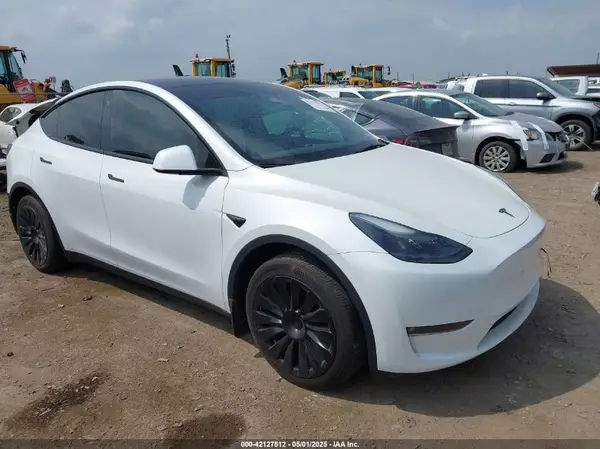 7SAYGAEEXPF776370 2023 TESLA MODEL Y - Image 1