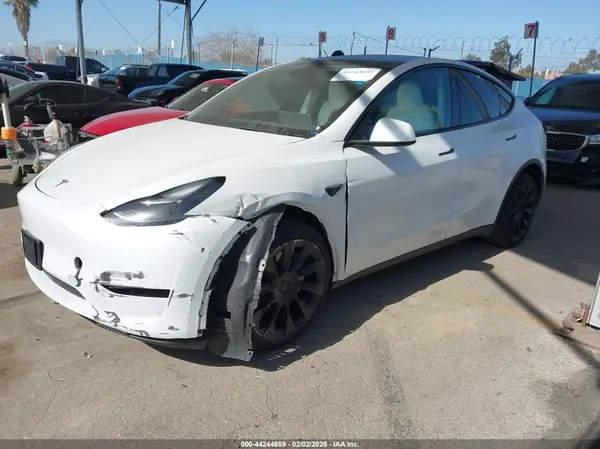 7SAYGAEEXPF800652 2023 TESLA MODEL Y - Image 2