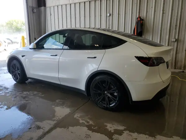 7SAYGAEEXPF829729 2023 TESLA MODEL Y - Image 2