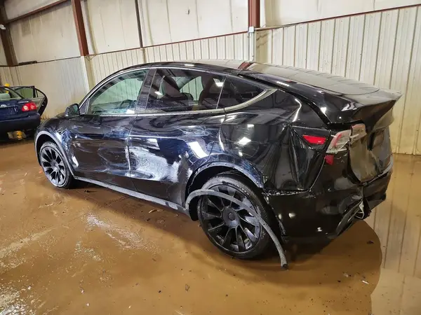 7SAYGAEEXPF831447 2023 TESLA MODEL Y - Image 2
