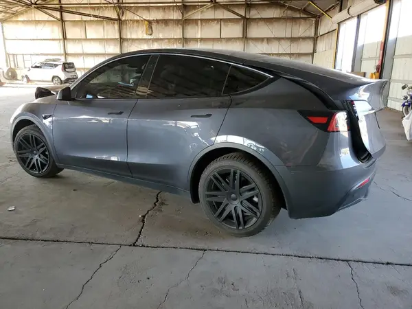 7SAYGAEEXPF832176 2023 TESLA MODEL Y - Image 2