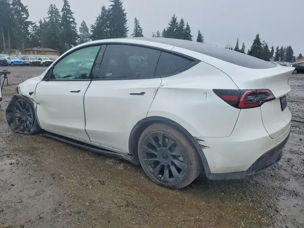 7SAYGAEEXPF849009 2023 TESLA MODEL Y - Image 2