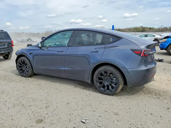 7SAYGAEEXPF852086 2023 TESLA MODEL Y - Image 2