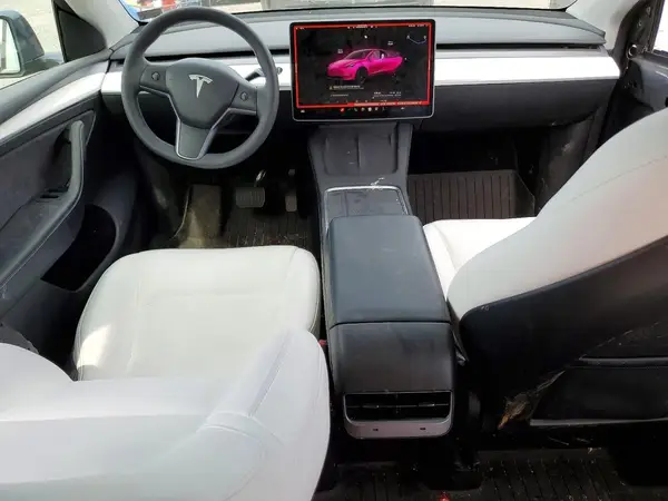 7SAYGAEEXPF852086 2023 TESLA MODEL Y - Image 8