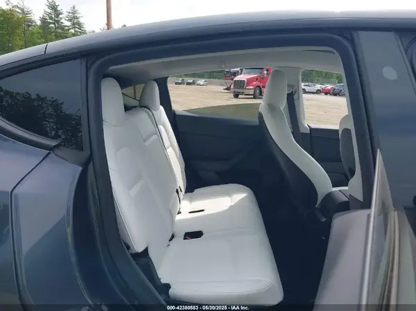 7SAYGAEEXPF856428 2023 TESLA MODEL Y - Image 8