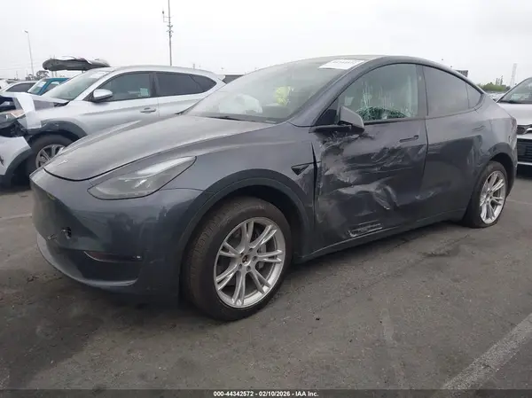 7SAYGAEEXPF895729 2023 TESLA MODEL Y - Image 2