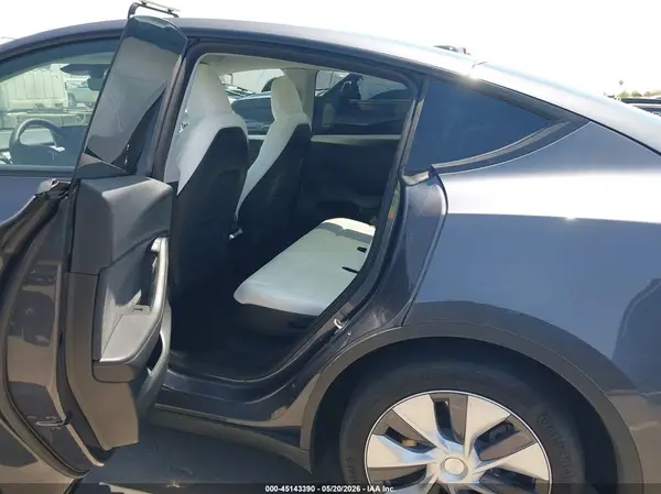 7SAYGAEEXPF907586 2023 TESLA MODEL Y - Image 8