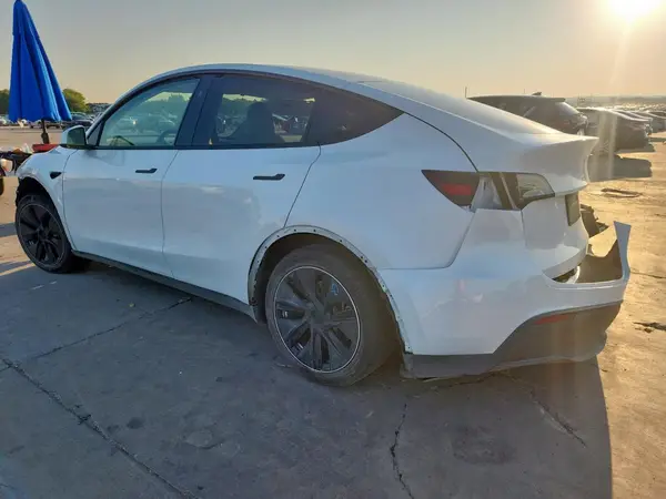 7SAYGAEEXPF925408 2023 TESLA MODEL Y - Image 2