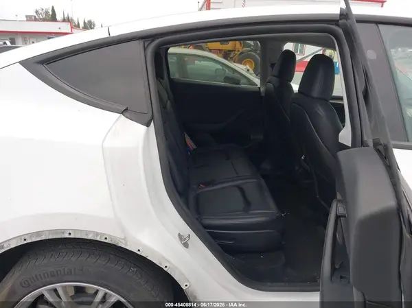 7SAYGAEEXPF942015 2023 TESLA MODEL Y - Image 8