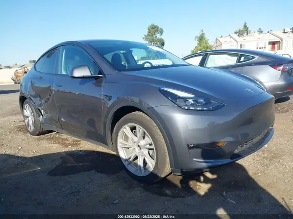 7SAYGAEEXPF942046 2023 TESLA MODEL Y - Image 1