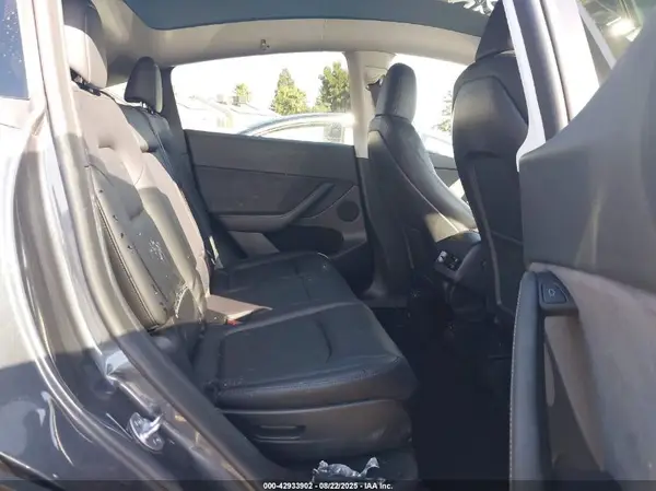 7SAYGAEEXPF942046 2023 TESLA MODEL Y - Image 8