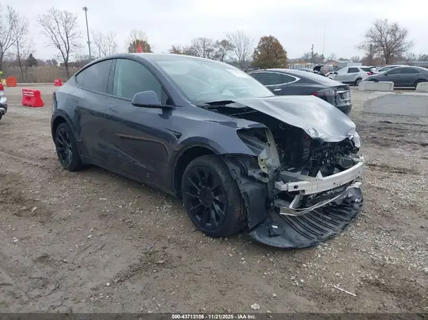 7SAYGAEEXPF976827 2023 TESLA MODEL Y - Image 1