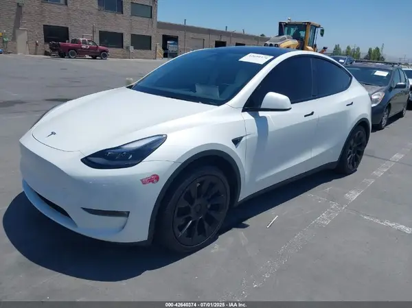 7SAYGAEEXRF005197 2024 TESLA MODEL Y - Image 2
