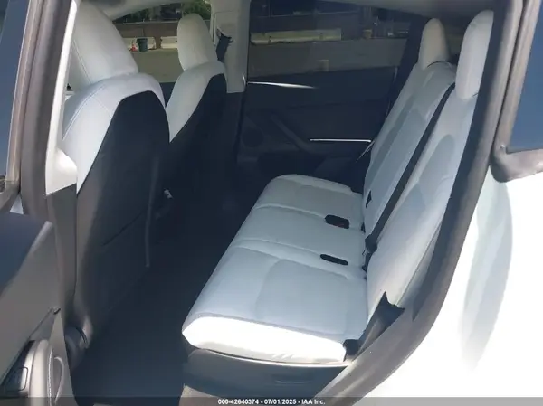 7SAYGAEEXRF005197 2024 TESLA MODEL Y - Image 8