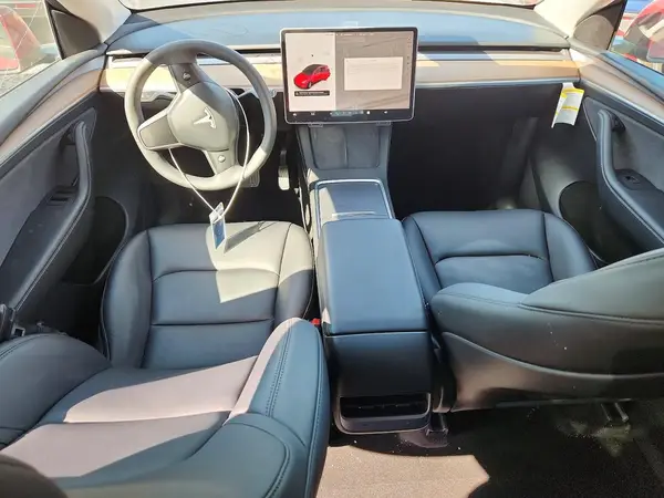 7SAYGAEEXRF018404 2024 TESLA MODEL Y - Image 8