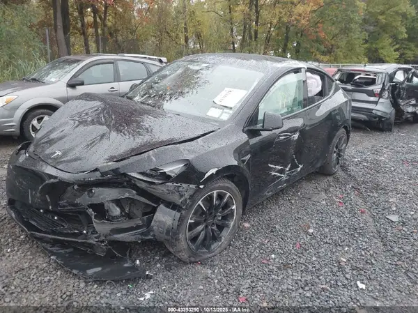 7SAYGAEEXRF060832 2024 TESLA MODEL Y - Image 2