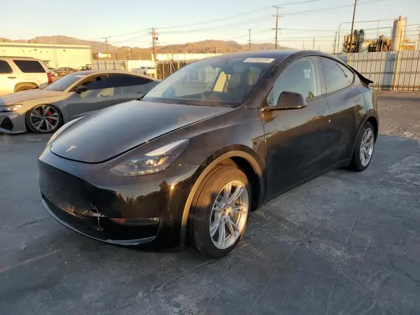 7SAYGAEEXRF063469 2024 TESLA MODEL Y - Image 1