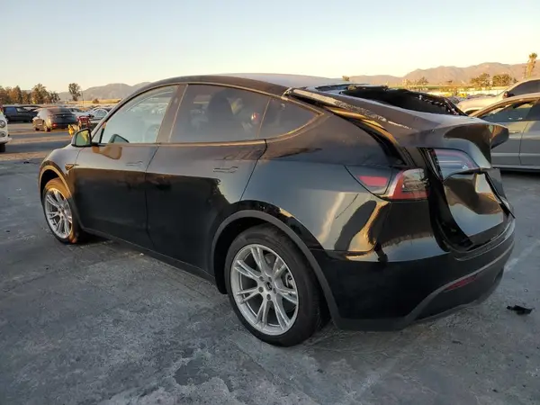 7SAYGAEEXRF063469 2024 TESLA MODEL Y - Image 2