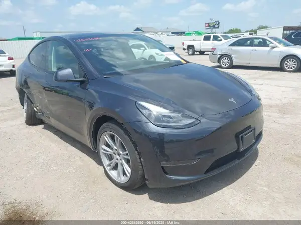 7SAYGAEEXRF066758 2024 TESLA MODEL Y - Image 1