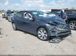 7SAYGAEEXRF075122 2024 TESLA MODEL Y
