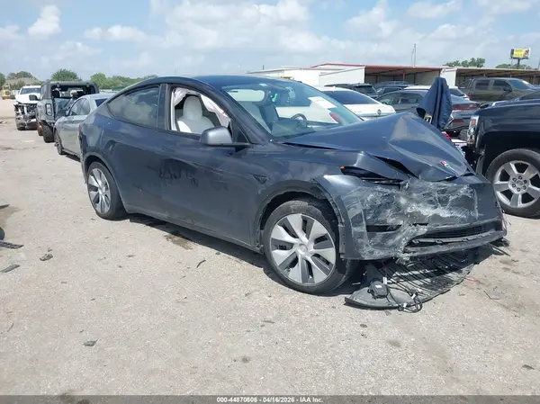 7SAYGAEEXRF075122 2024 TESLA MODEL Y - Image 1