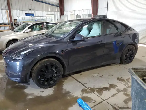 7SAYGAEEXRF077064 2024 TESLA MODEL Y - Image 1