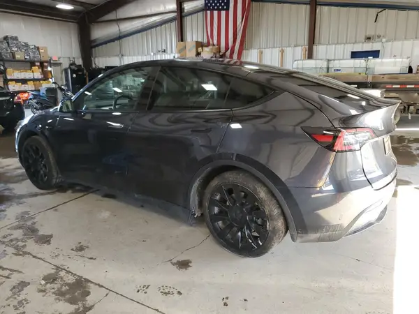 7SAYGAEEXRF077064 2024 TESLA MODEL Y - Image 2
