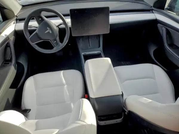 7SAYGAEEXRF084726 2024 TESLA MODEL Y - Image 8