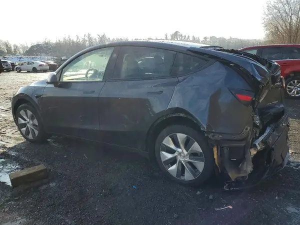 7SAYGAEEXRF090428 2024 TESLA MODEL Y - Image 2