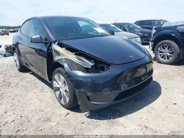 7SAYGAEEXRF092728 2024 TESLA MODEL Y - Image 1