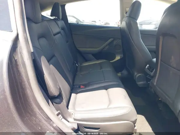 7SAYGAEEXRF092728 2024 TESLA MODEL Y - Image 8