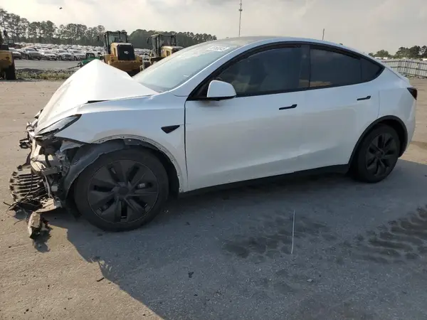 7SAYGAEEXRF109995 2024 TESLA MODEL Y - Image 1