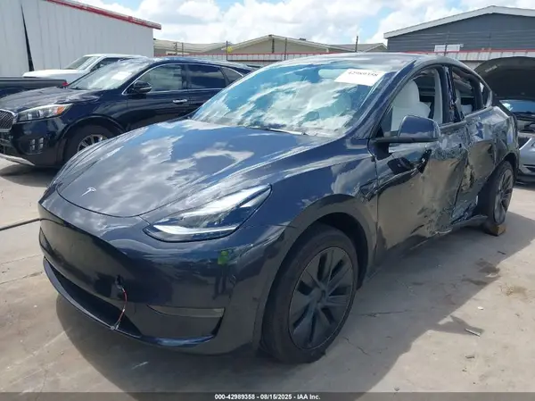7SAYGAEEXRF117904 2024 TESLA MODEL Y - Image 2