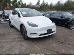 7SAYGAEEXRF152474 2024 TESLA MODEL Y