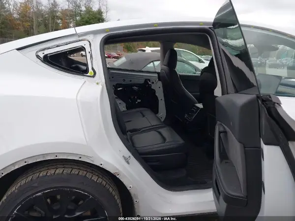 7SAYGAEEXRF152474 2024 TESLA MODEL Y - Image 8