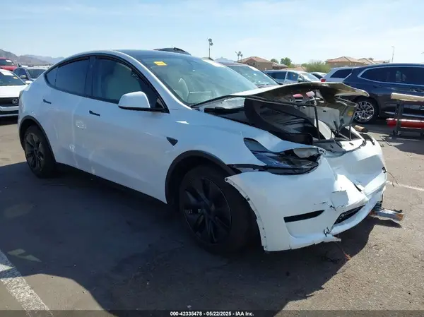 7SAYGAEEXRF165581 2024 TESLA MODEL Y - Image 1