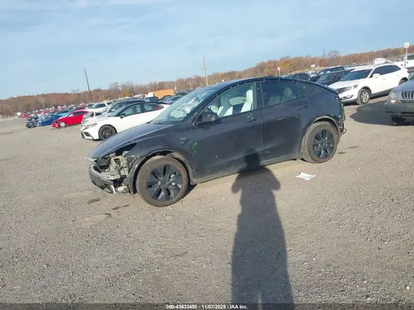 7SAYGAEEXRF176838 2024 TESLA MODEL Y - Image 2