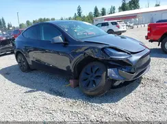 7SAYGAEEXRF180212 2024 TESLA MODEL Y