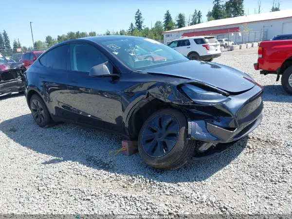 7SAYGAEEXRF180212 2024 TESLA MODEL Y - Image 1