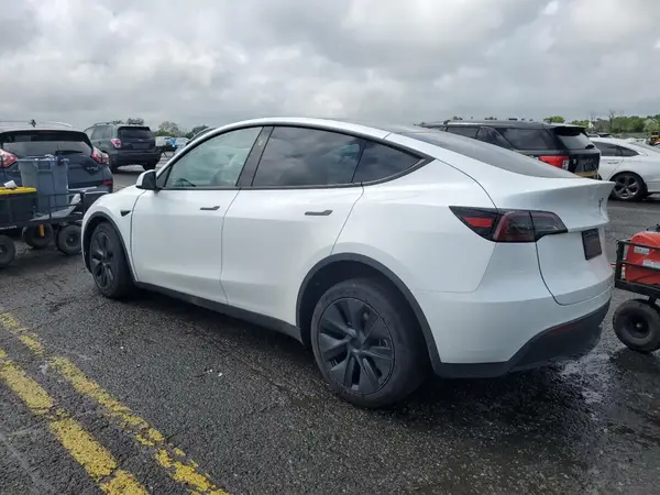 7SAYGAEEXRF205030 2024 TESLA MODEL Y - Image 2
