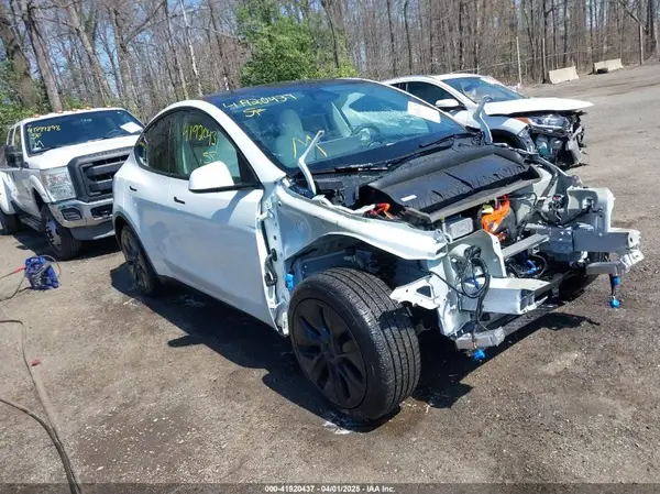 7SAYGAEEXRF208493 2024 TESLA MODEL Y - Image 1