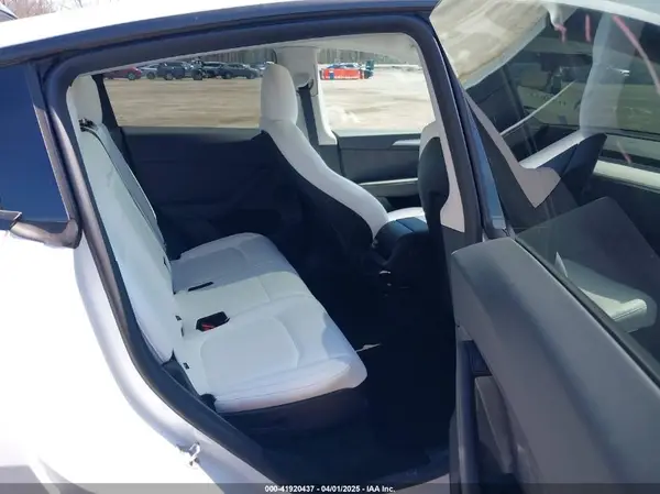 7SAYGAEEXRF208493 2024 TESLA MODEL Y - Image 8